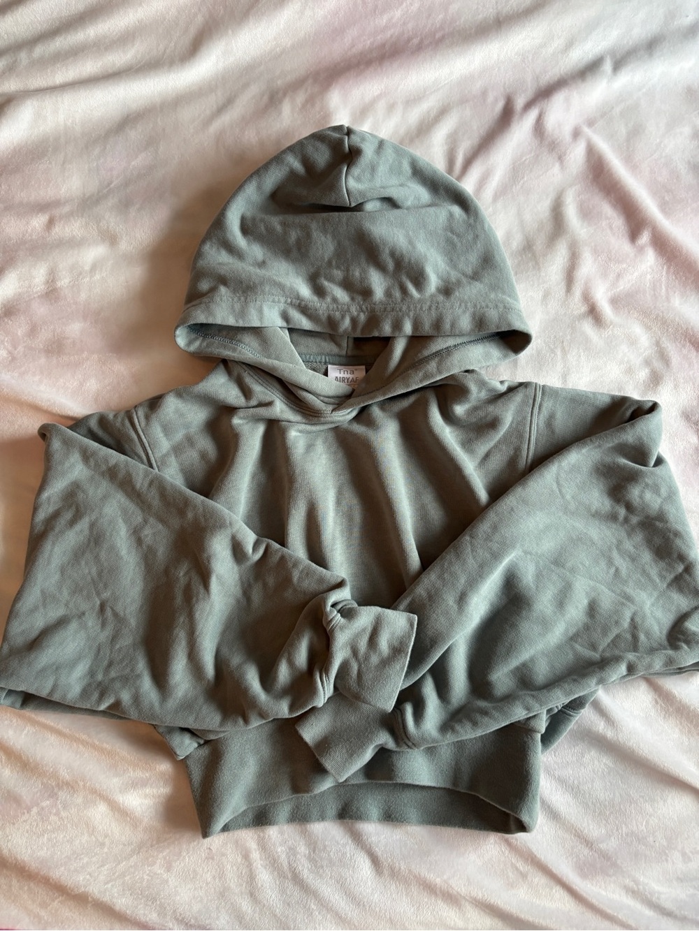 Aritzia TNA Airy Af Fleece Cropped Hoodie